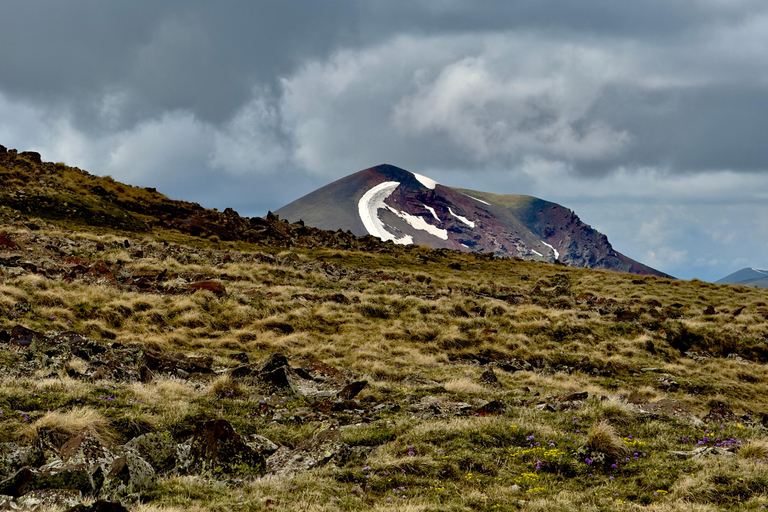 Yerevan: Azhdahak Mountain Hike with Jeep Ride