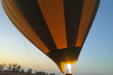 Marrakech: Royal Breakfast with Hot Air Balloons view