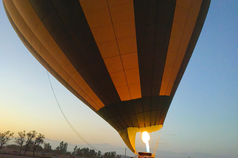 Marrakech: Royal Breakfast with Hot Air Balloons view