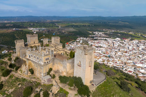 在阿尔莫多瓦尔德尔里奥骑马。