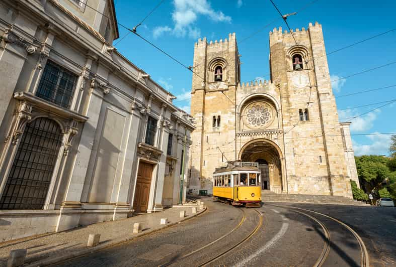 The medieval quarters of Lisbon: Mouraria and Alfama | GetYourGuide