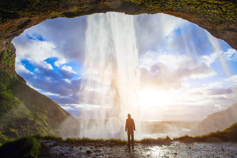 Da Reykjavík: Spettacolo di lava di Vík e tour delle cascate della costa meridionaleTour con trasferimenti in hotel a Reykjavík