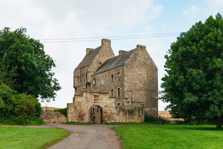 Von Edinburgh aus: Entdeckungstour zu den Drehorten von "Outlander""Outlander" Explorer Tour mit Eintrittskarte für Doune Castle