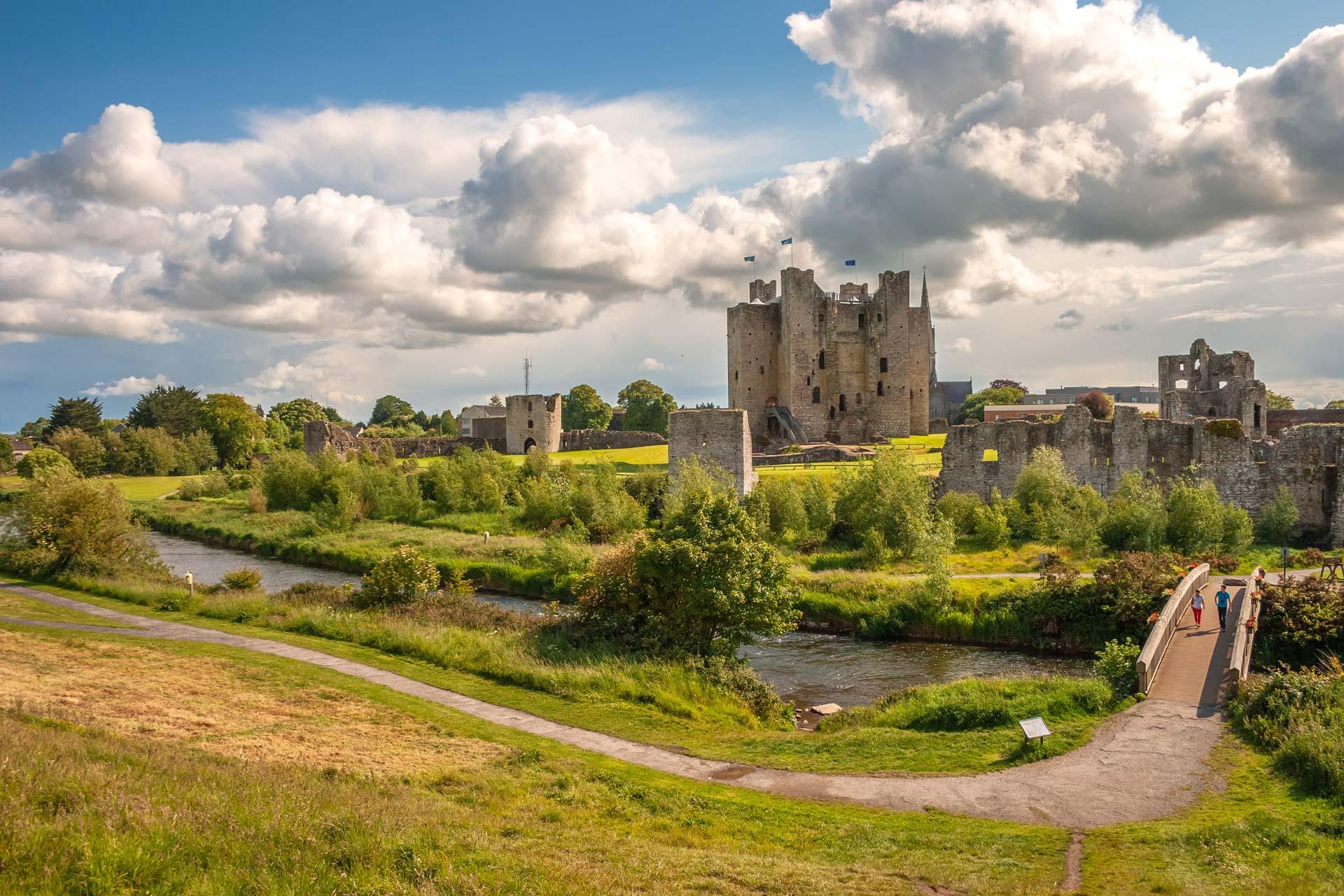 Ab Dublin: Private Luxus-Tagestour nach Trim Castle und Newgrange