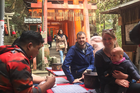 Insidan av Fushimi Inari - utforskning och lunch med lokalbefolkningen