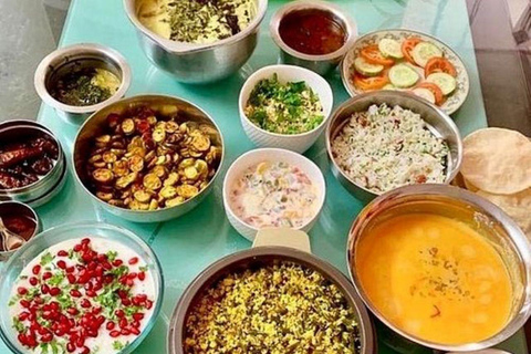 Agra: Spice Market Tour and Cooking Class with Local Family