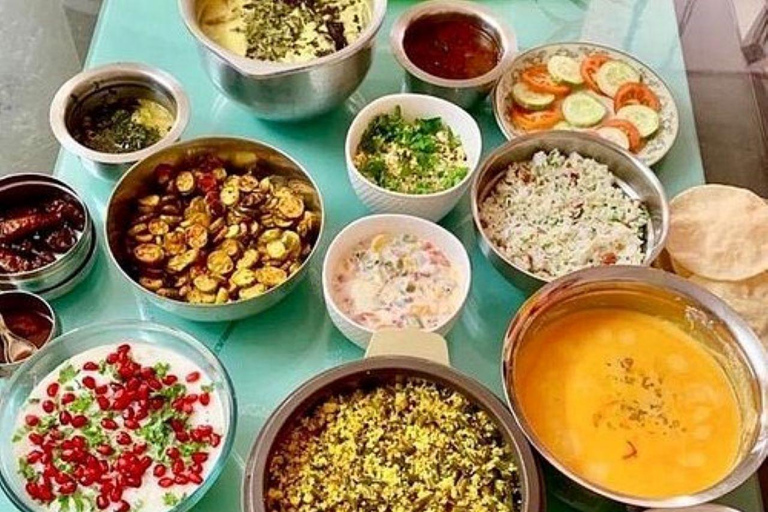 Agra: Spice Market Tour and Cooking Class with Local Family