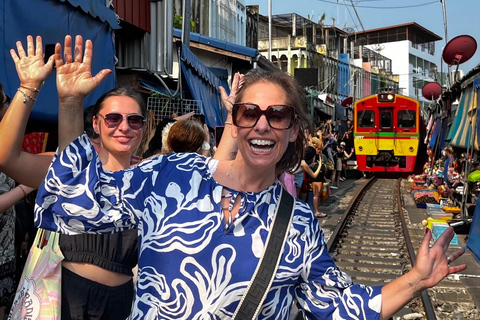 Floating &amp; Railway markets (multi-language)Private tour in Spanish