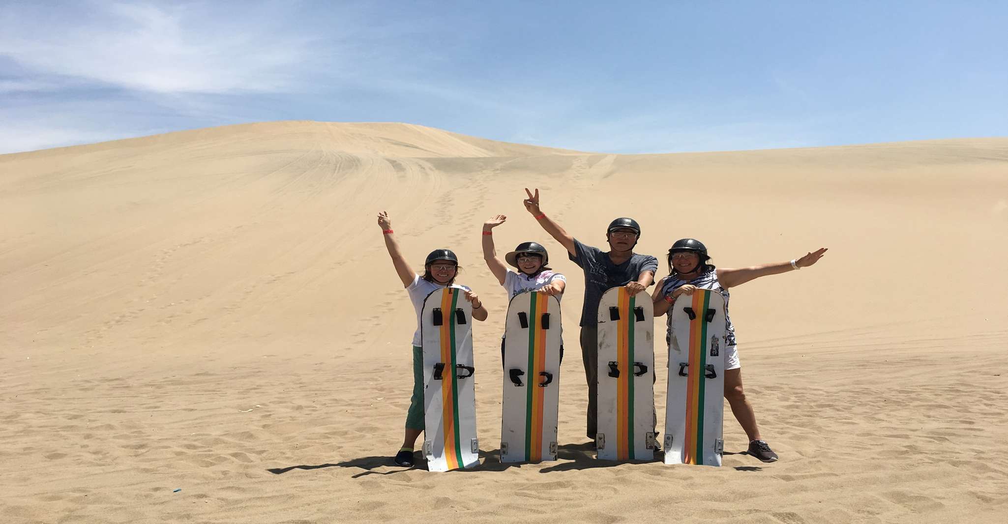 Paracas, Buggy e Sandboard Adventure - Hizvo