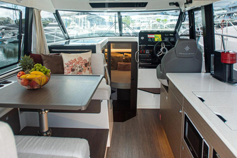 Yakarta: yate privado de lujo para fiestas y celebraciones al atardecer.Yate privado de 2 horas al atardecer (4:30 p. m.-6:30 p. m.)