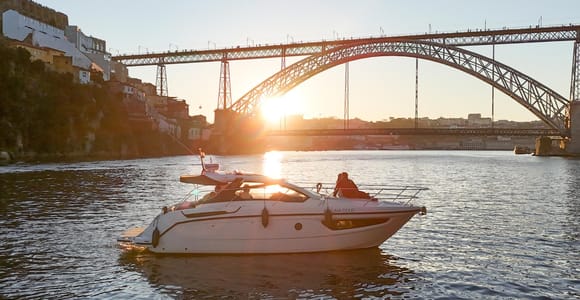 Porto: Private Yachttour mit lokalen Weinen und Snacks