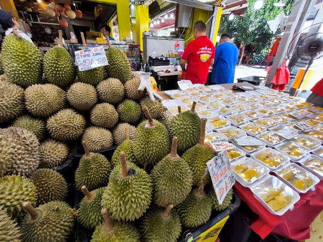 Street Food & Culture Tour in Tiong Bahru and Chinatown