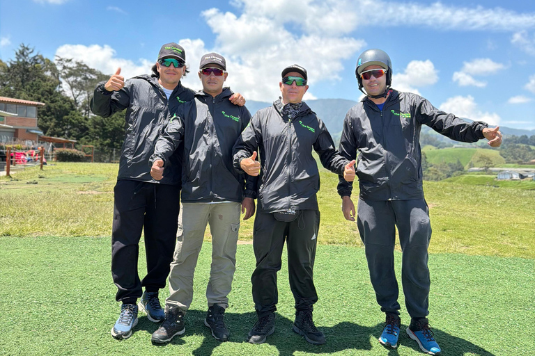 Medellín: Skip-the-Line Paragliding W 20-Yr Experience Pilot