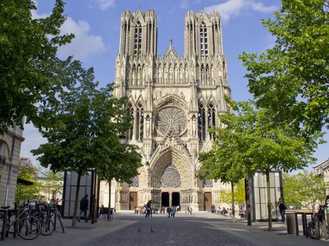 Visit Reims Guided Tour of Cathedral of Notre Dame de Reims in Epernay