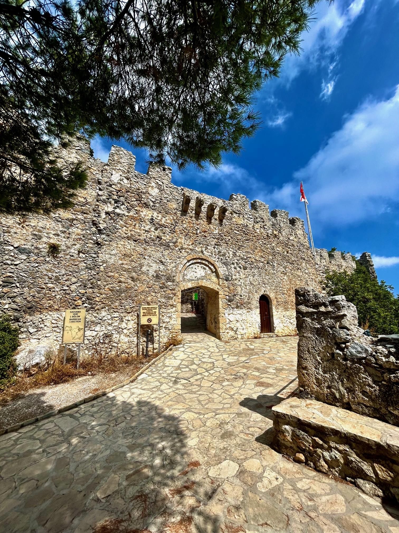 St. Hilarion Burg und Bellapais Ruinen - mit privatem Guide