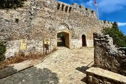 St. Hilarion Castle and Bellapais ruines- with private guide
