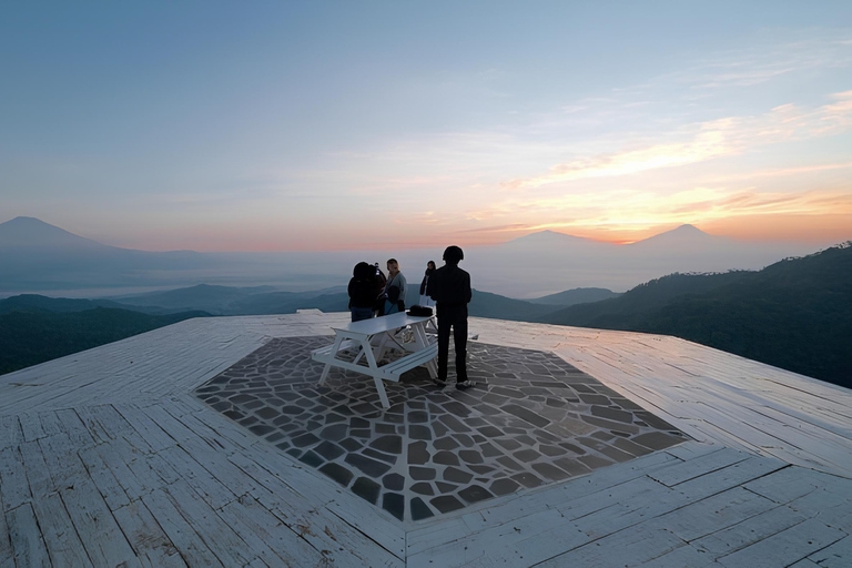 Yogyakarta: Menoreh, Chicken Church, Mudal & Glagah Day Trip