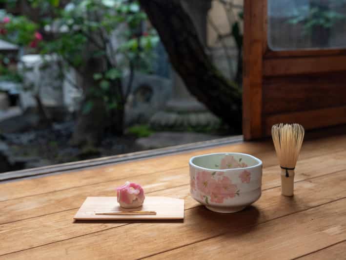 在拥有 150 年历史的京都町屋中亲身体验樱花茶道