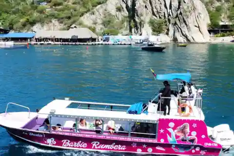 SANTA MARTA: BAY TOUR IN SPORT BOAT WITH OPEN BAR - 8 TO 10PM