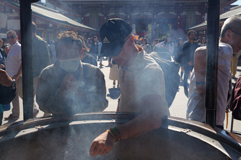 Tokyo: Asakusa Walking Tour, Local Guide & Snacks opt. Vegan