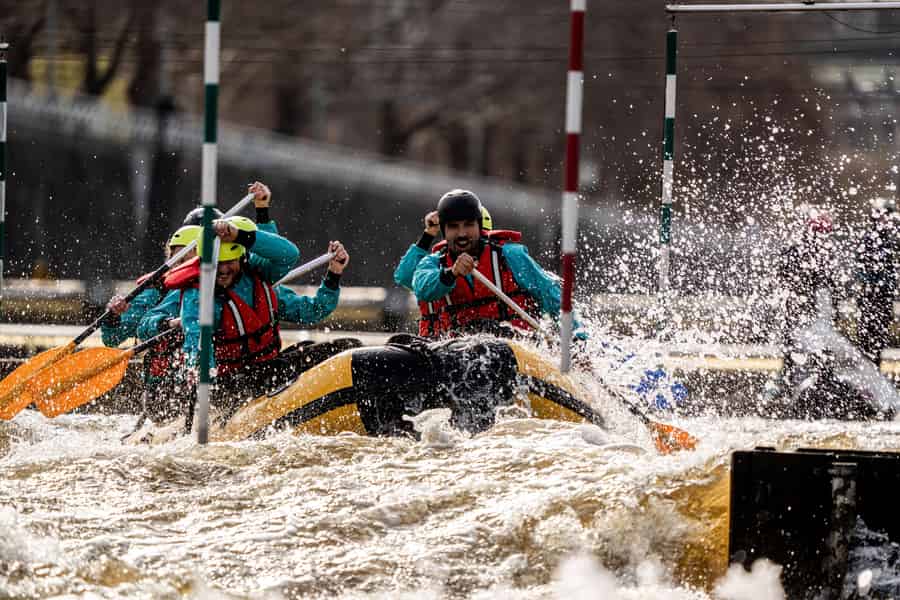 PRAG: Wildwasser-Rafting direkt im Stadtzentrum von Prag. Foto: GetYourGuide PRAG: Wildwasser-Rafting direkt im Stadtzentrum von Prag. Foto: GetYourGuide