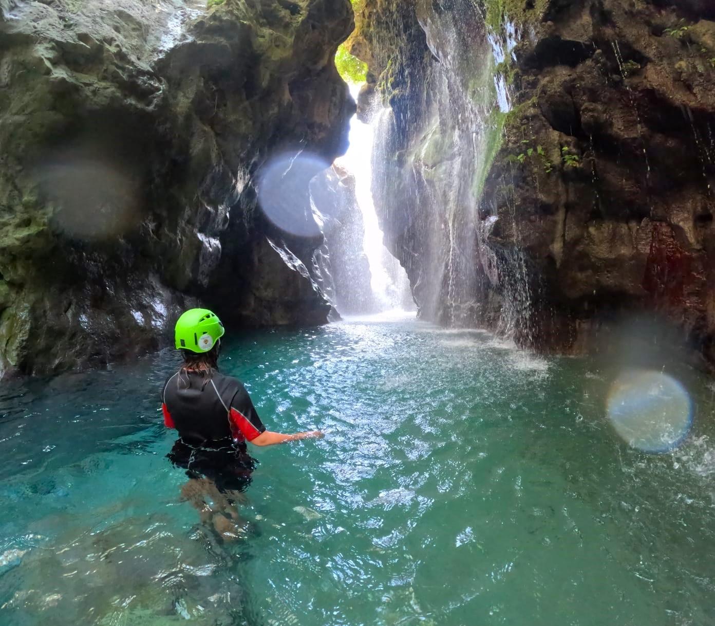 Kourtaliotiko-Schlucht: Geführte Flussabenteuerwanderung mit Mittagessen