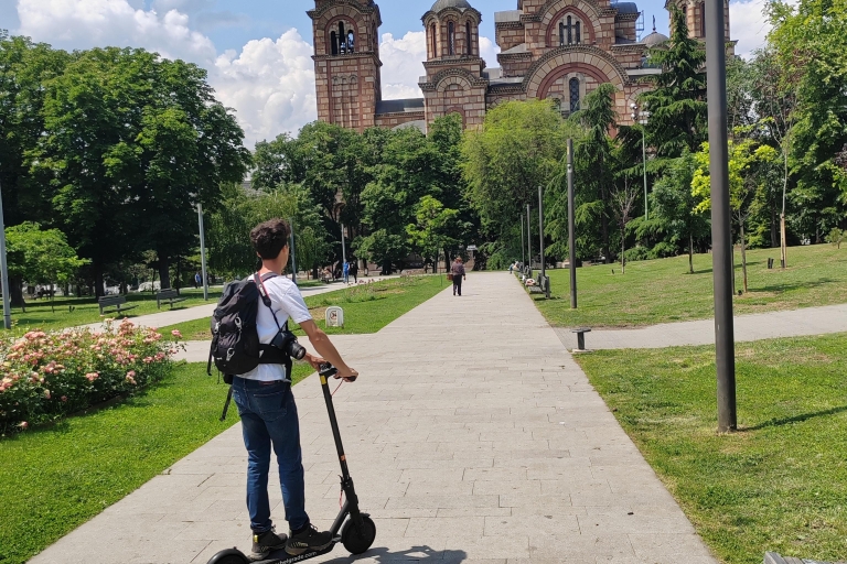 Belgrado Layover tour met E-scooter en luchthaventransfers