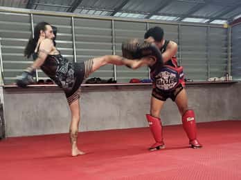 Ko Lanta: Lær kunsten å spille Muay Thai - Adin Muay Thai School
