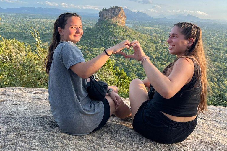 Depuis Kandy : Excursion d&#039;une journée à Sigiriya, Dambulla et Minneriya