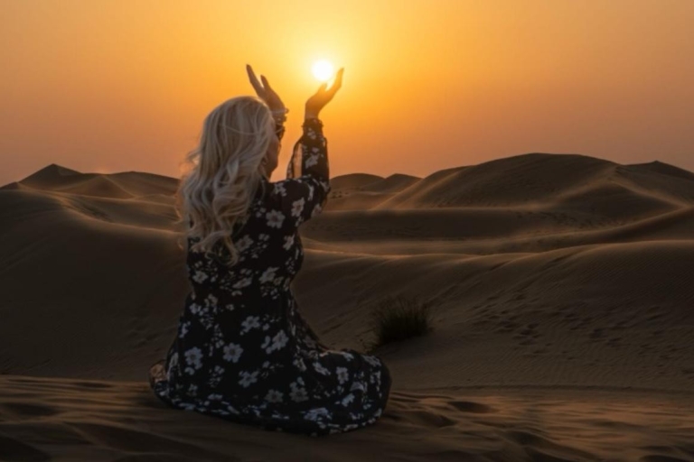 Safari dans le désert d'Arabie à Doha : coucher de soleil et balade en CamalSafari dans le désert de Doha avec coucher de soleil arabe et promenade à dos de chameau