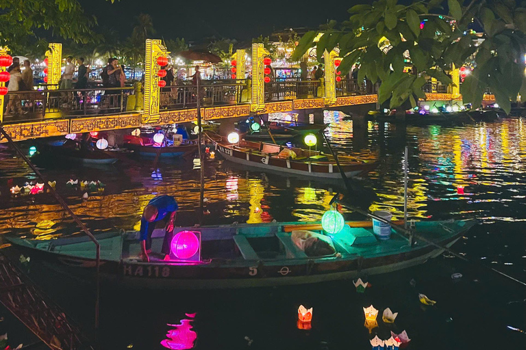 Hoi An: Boottocht met lantaarns op de Hoai rivier