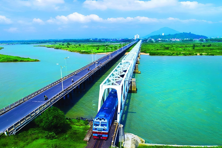 From Da Nang/Hoi An: Hue Imperial City, Tomb & Hai Van Pass Private Tour & Private Car Transfer & Private Tour Guide