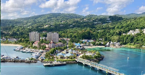 Montego Bay Airport: One Way Shared Transfer to Ocho Rios