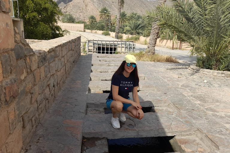 Muscat: Nizwa & Birkat Al Mouz Private Full Day Tour