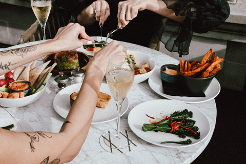 Valentine's Day, live music, dinner menu & cocktail class in Berlin Mitte