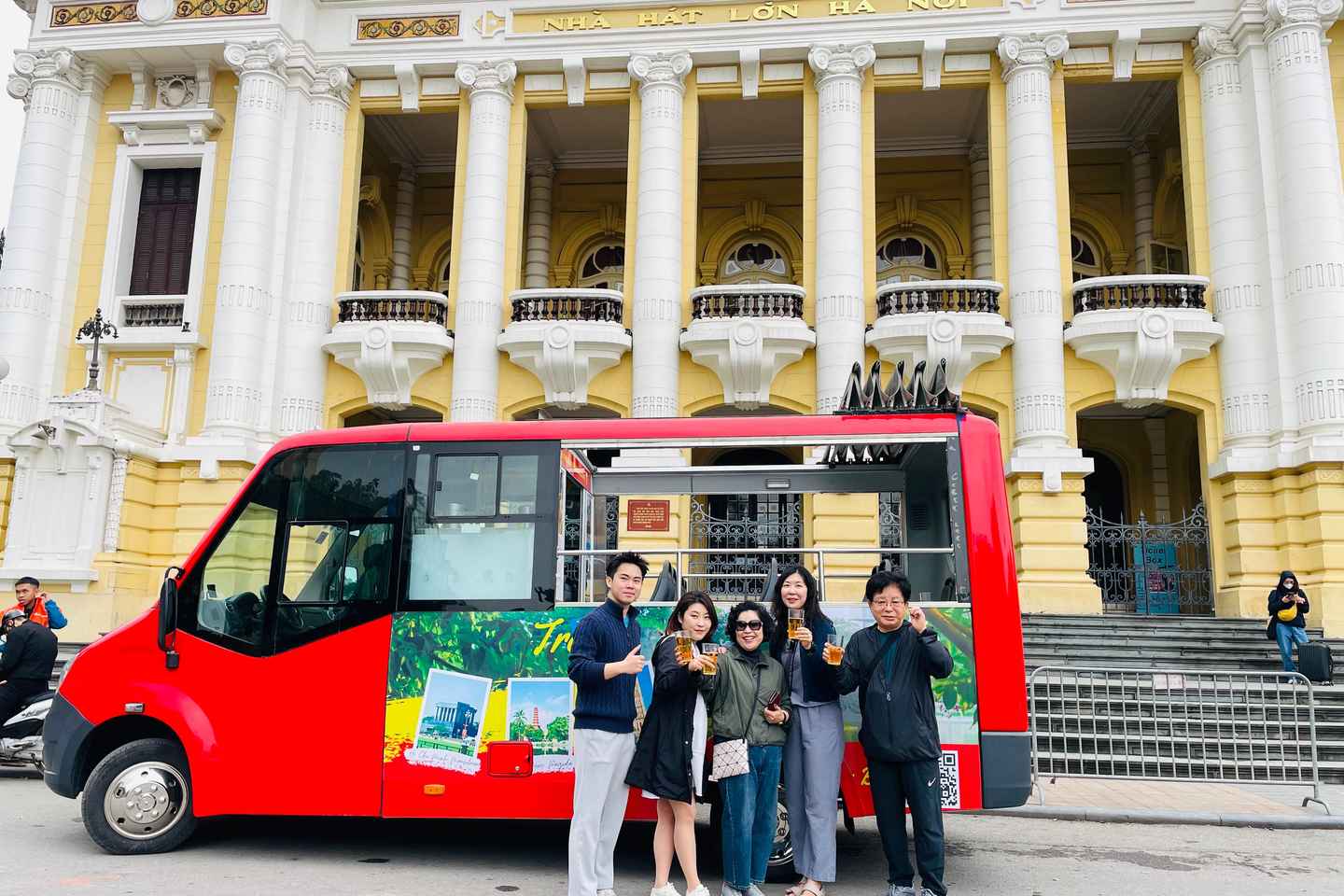 Hanoi Exclusive Craft Beer Bus: Cultural Sightseeing Tour