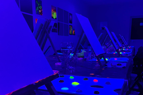 Malta: Glow-in-the-Dark Drink & Paint Experience