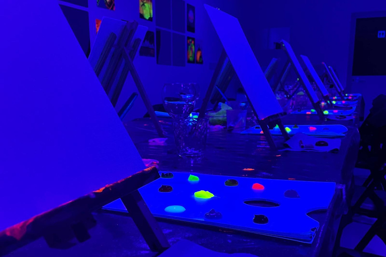 Malta: Glow-in-the-Dark Drink & Paint Experience