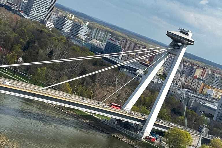 Desde Budapest: excursión de un día a Bratislava en furgoneta