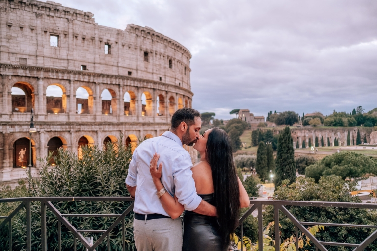 Rome: Professional Photoshoot Outside the Colosseum Premium Package: 30-50 Photos