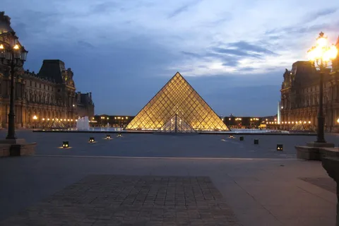 Louvre Museum Timed Entrance Ticket with Audio Guide