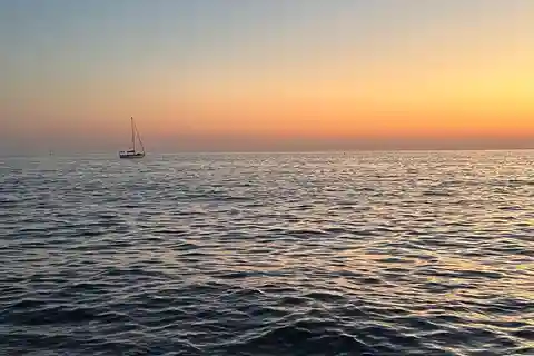 MARSEILLE: SEJLTUR VED SOLNEDGANG