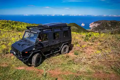 Da Iglesias: tour in jeep con trekking
