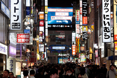 Tokio: Visita guiada nocturna a pie por el distrito de Shinjuku