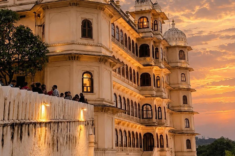Udaipur 4-Hour Local Sightseeing by Tuk-Tuk Udaipur 8-Hour Local Sightseeing by Tuk-Tuk with Guide
