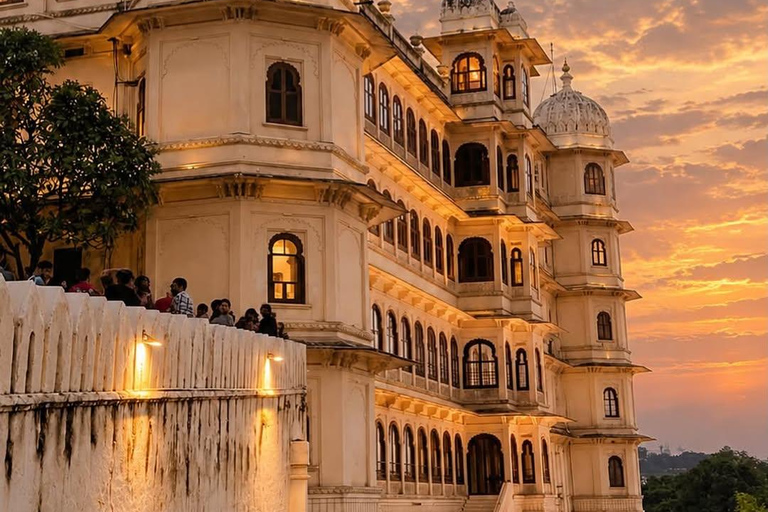Udaipur 4-Hour Local Sightseeing by Tuk-Tuk Udaipur 8-Hour Local Sightseeing by Tuk-Tuk with Guide