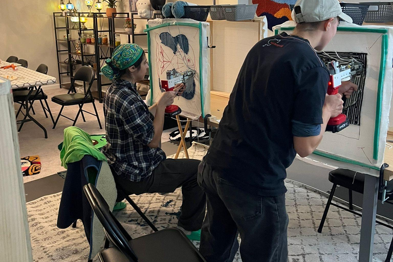 Workshop de tufagem de tapetes em FiladélfiaRug Tufting Workshop in Philadelphia