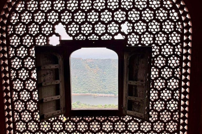 Jaipur: Royal Delights AC Car Sightseeing with Guide