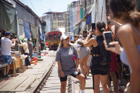 Bangkok : Premium Maeklong & Floating Market Tour (9 pax)
