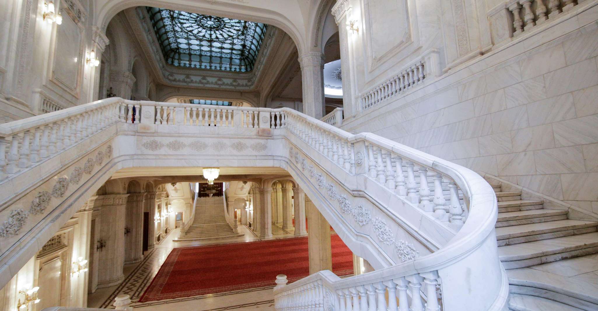 Spanish guided tour at the Palace of Parliament in Bucharest - Housity